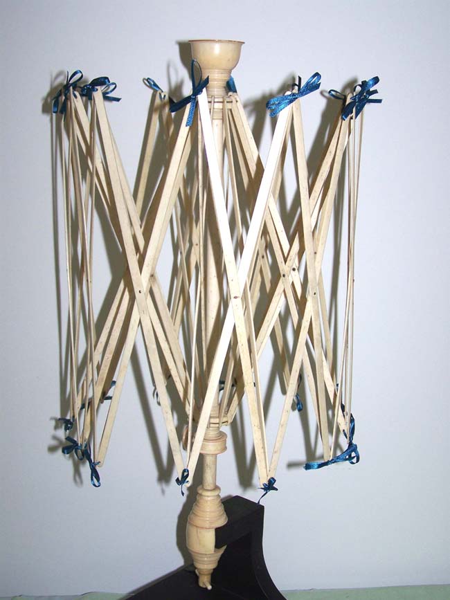 A large 19th century ANTIQUE SCRIMSHAW Sailor-made Whalebone SWIFT (Yarn Winder) — image 2